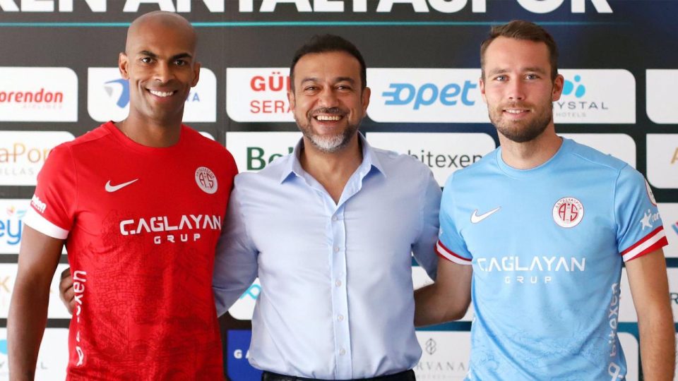 Antalyaspor Naldo ve Streek ile sözleşme imzaladı