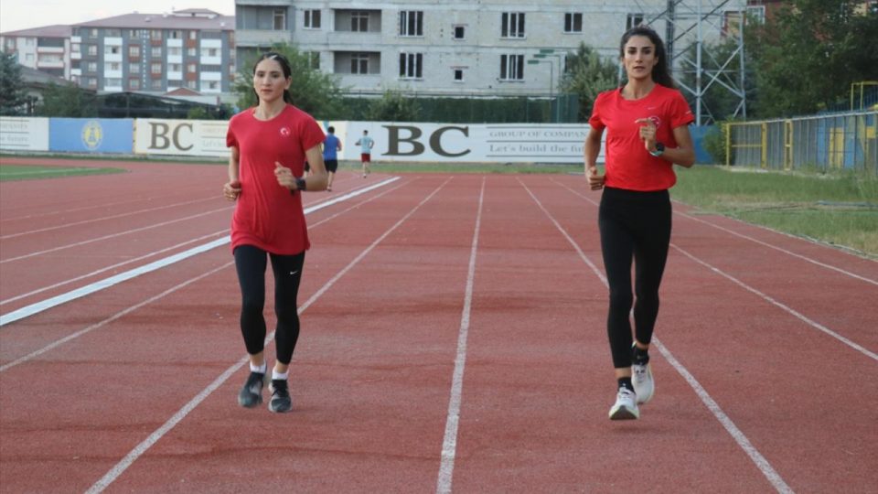 FISU’dan dönen Ağrılı başarılı milli atletler yeni başarılar için antrenmanlara başladı